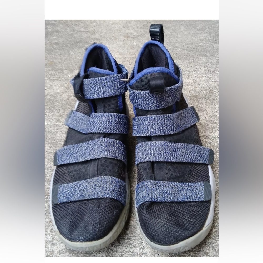 Boys lebron tennis shoes